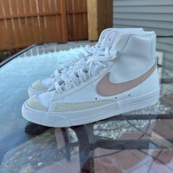 Women’s Nike Shoes Size 10