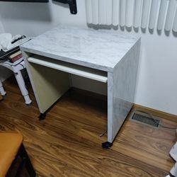 Desk 20x30 