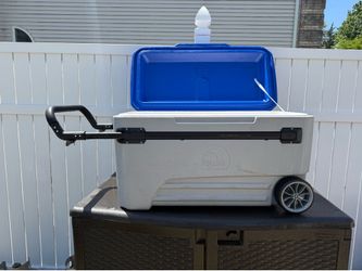 IGLOO MARINE GLIDE UNTRA 100QT ROLLING COOLER