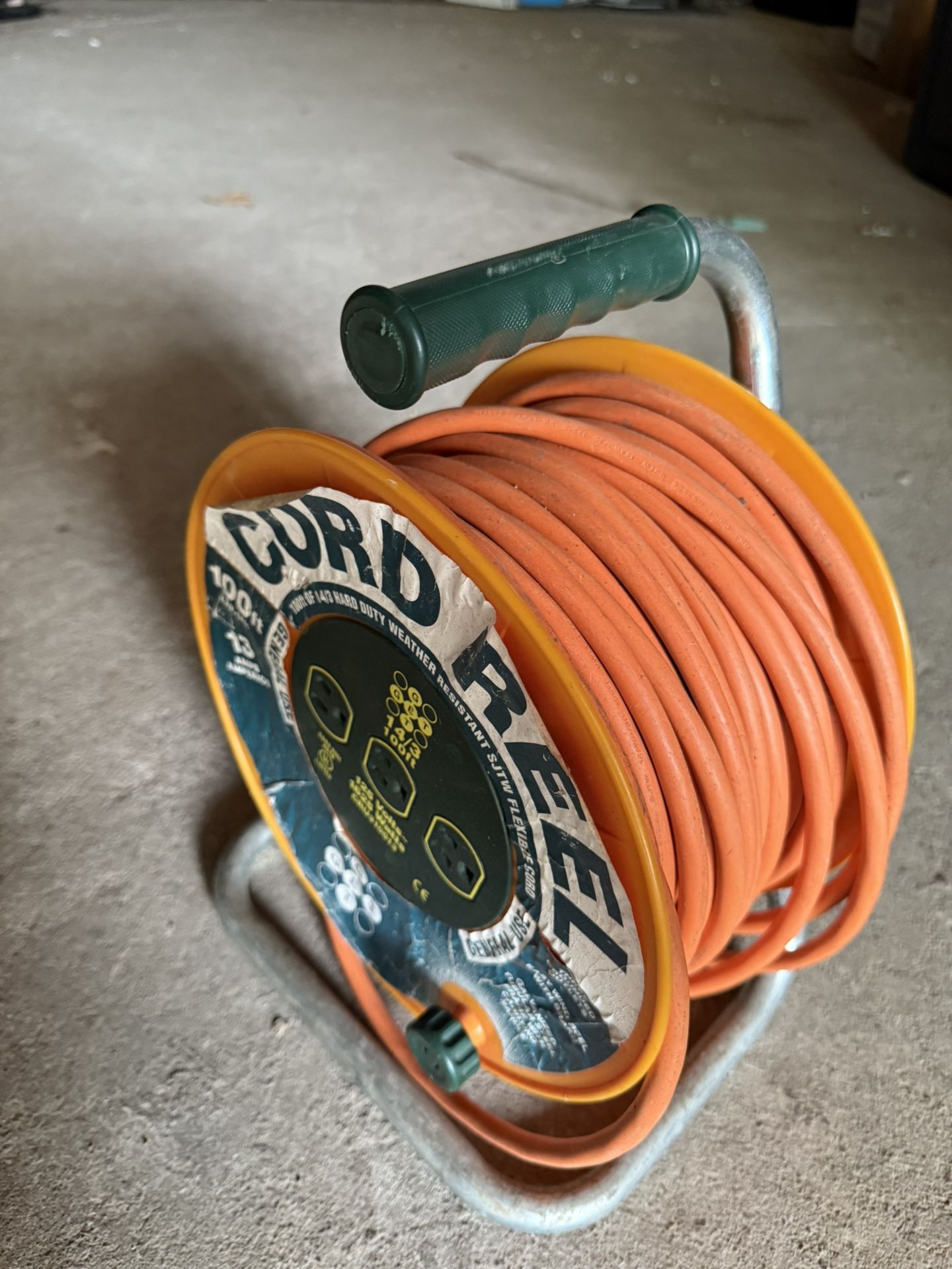 Tower Power Cord Reel with 100' Cord & 3 Outlets. 100 fit