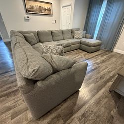 Entire CITY Furniture Home Set - Dining, Living Room and Bedroom, 8 Pieces