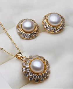 Natural Freshwater Pearls Earrings And Necklace Set
