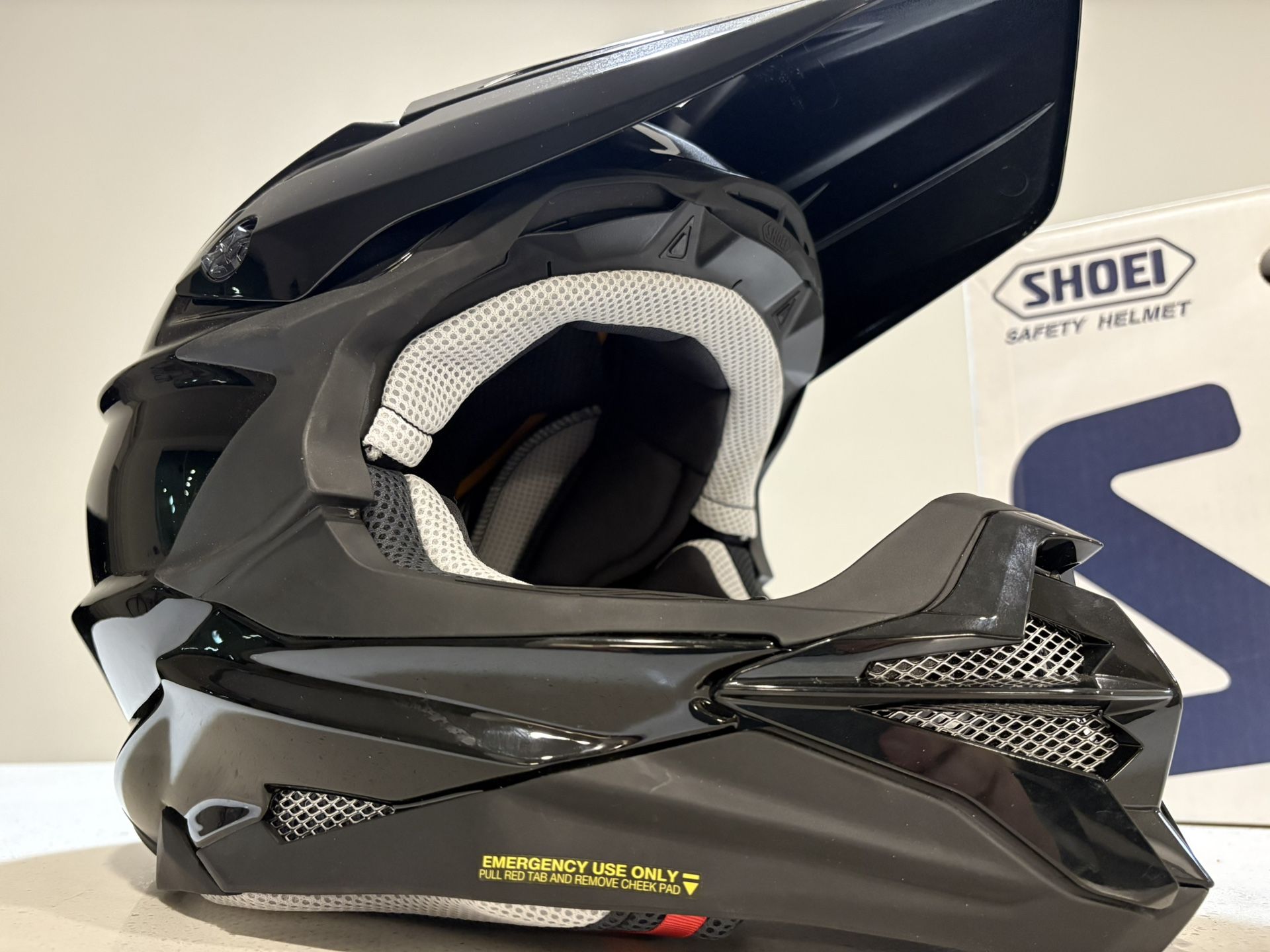 SHOEI VFX EVO SIZE MENS SMALL