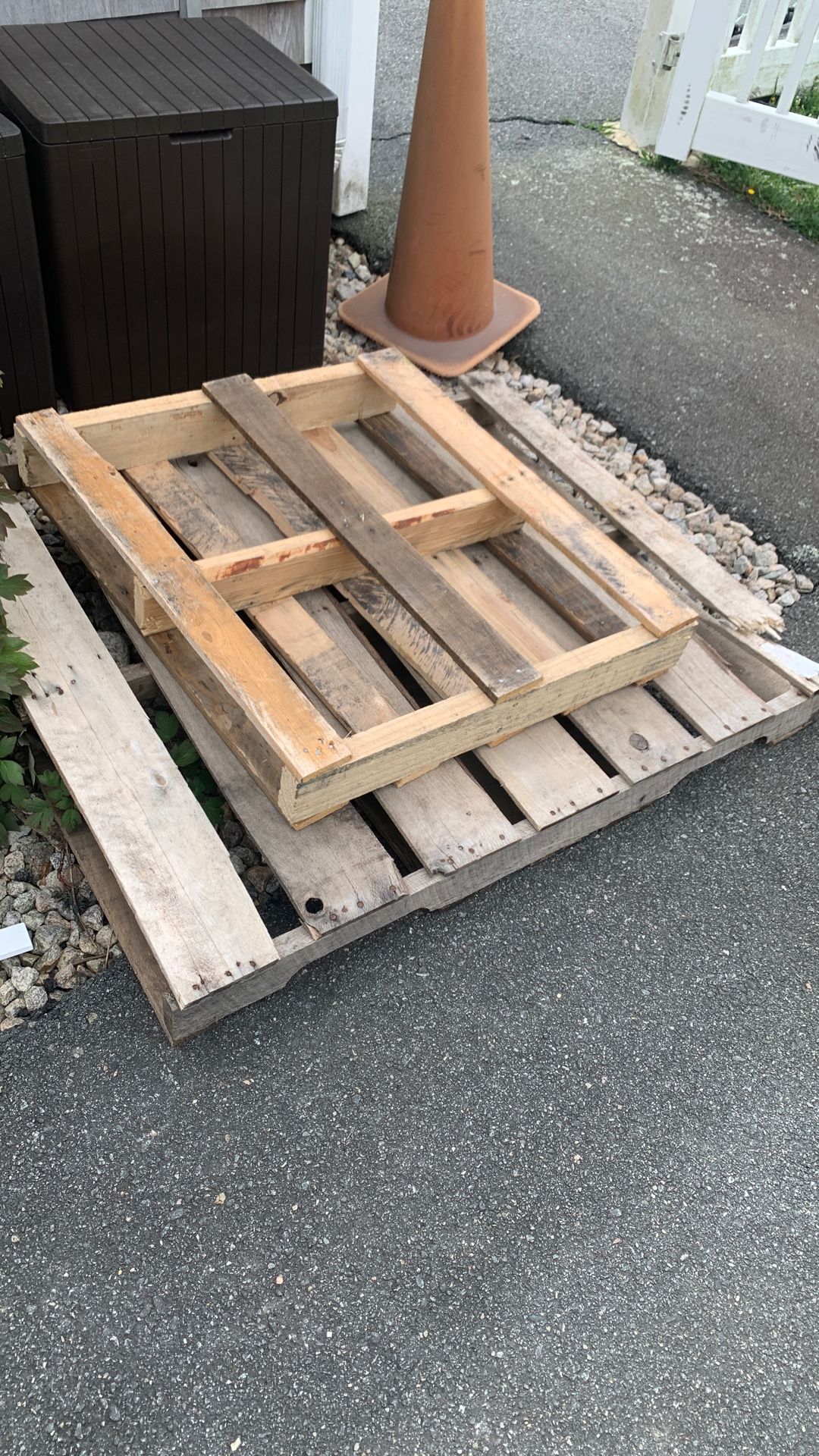 Free Wood Pallets