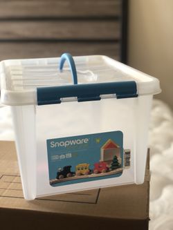 Plastic storage container with with Turquoise Handles and Lid