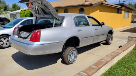 2000 Lincoln Town Car