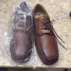 Men’s dressy shoes brand DOCKERS Brown Size 9.5 Never worn 