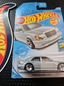 Hot wheels mainline **card not perfect ** Mercedes-Benz 500 E
