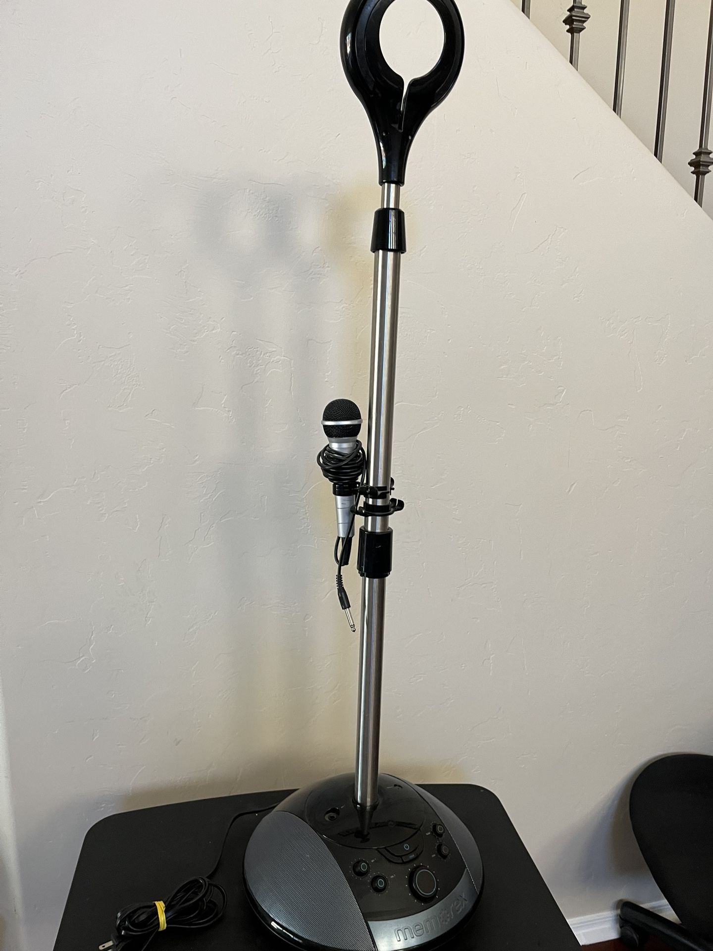 Memorex Sing Stand MKS-SS1 Home Karaoke System Plus Microphone & Media Cable
