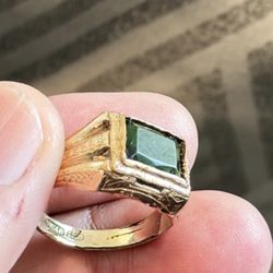 Vintage 14k Gold Filled/Laying Gold Ring With Great Gemstone 
