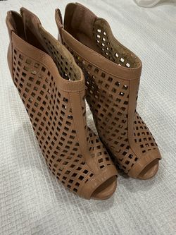 Michael Kors Laser Cut Peep Toe Ankle Booties Heels – Camel/Tan – Size 9M