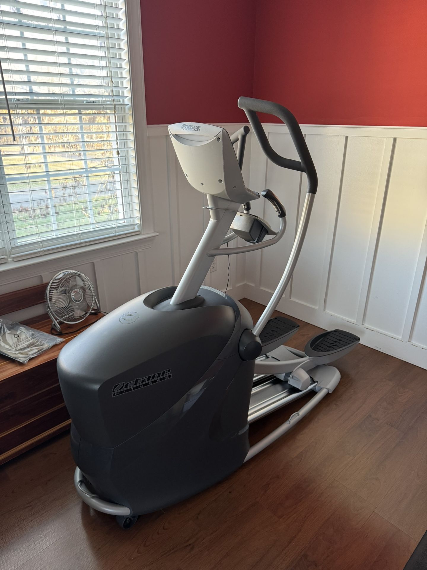 Octane Q37x Elliptical Machine