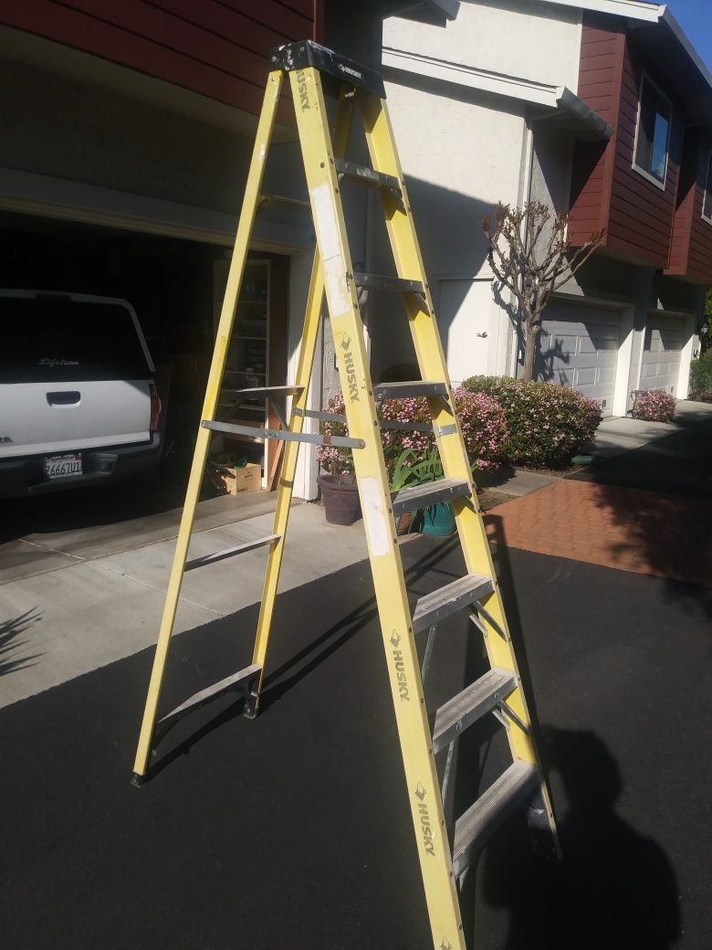 Husky 8 foot fiberglass ladder
