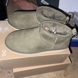 UGG Womens Boots Size 9.5