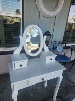 Vanity Dresser