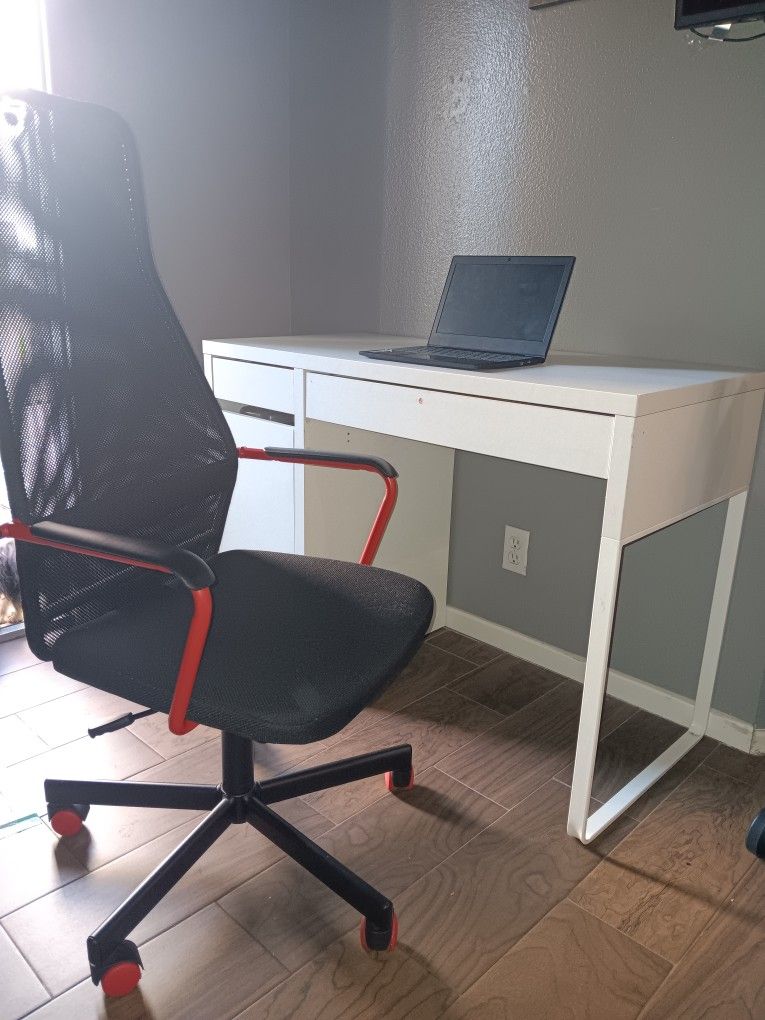Gaming Chair And Desk
