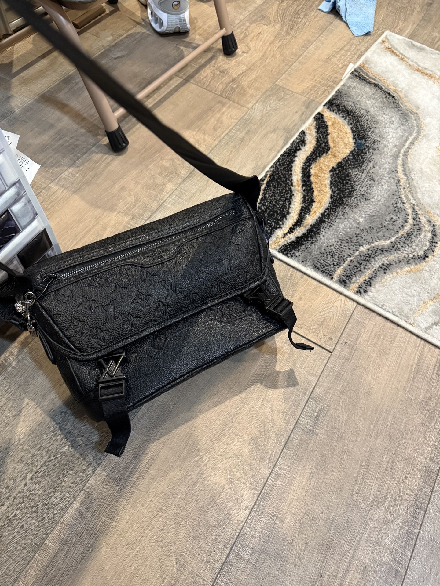 New Unisex Crossbody Bag Premium Leather Really Nice