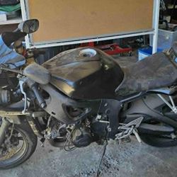 PROJECT OR PARTS BIKE - 2003 Yamaha R6