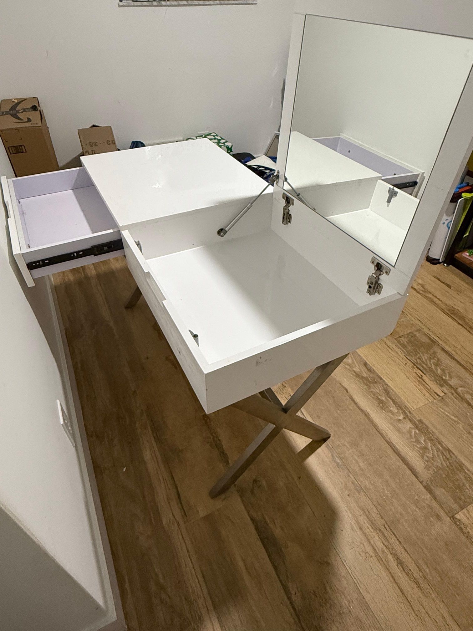 Vanity Makeup Table With Mirror / Mesa Para Maquillaje 