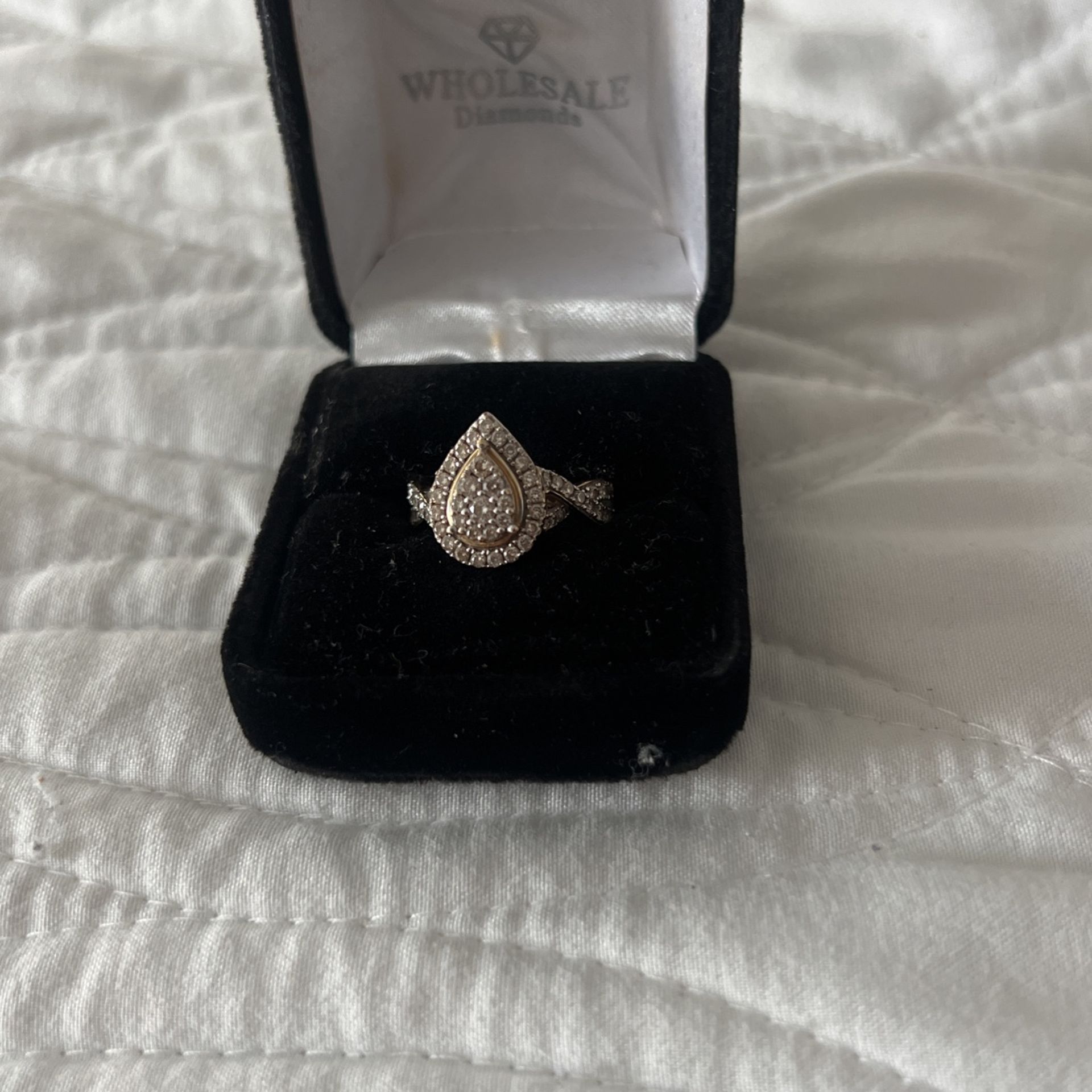 10k Pear Shape Wedding Ring 💍