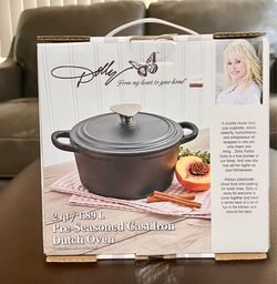 Cast iron Dutch oven pre seasoned