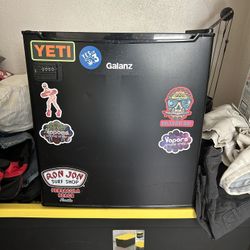 Galanz Mini Fridge 