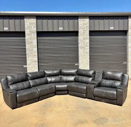 Gorgeous Gray Reclining Sectional. Free Delivery.