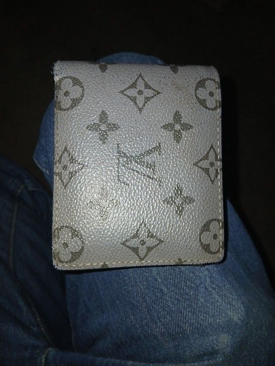 Black & Grey Louis Vuitton Wallet Authentic , Exellent Condition