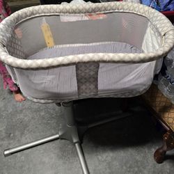 Baby Bassinet Halo Edition Like NEW