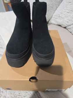 UGGS New  leather short boots  Glendora pick up