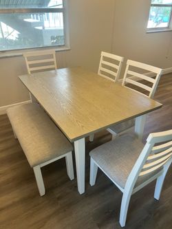 Dining Room Table & Chairs w/ Bench