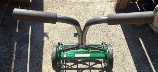 Scott’s 16” Manual Reel Mower