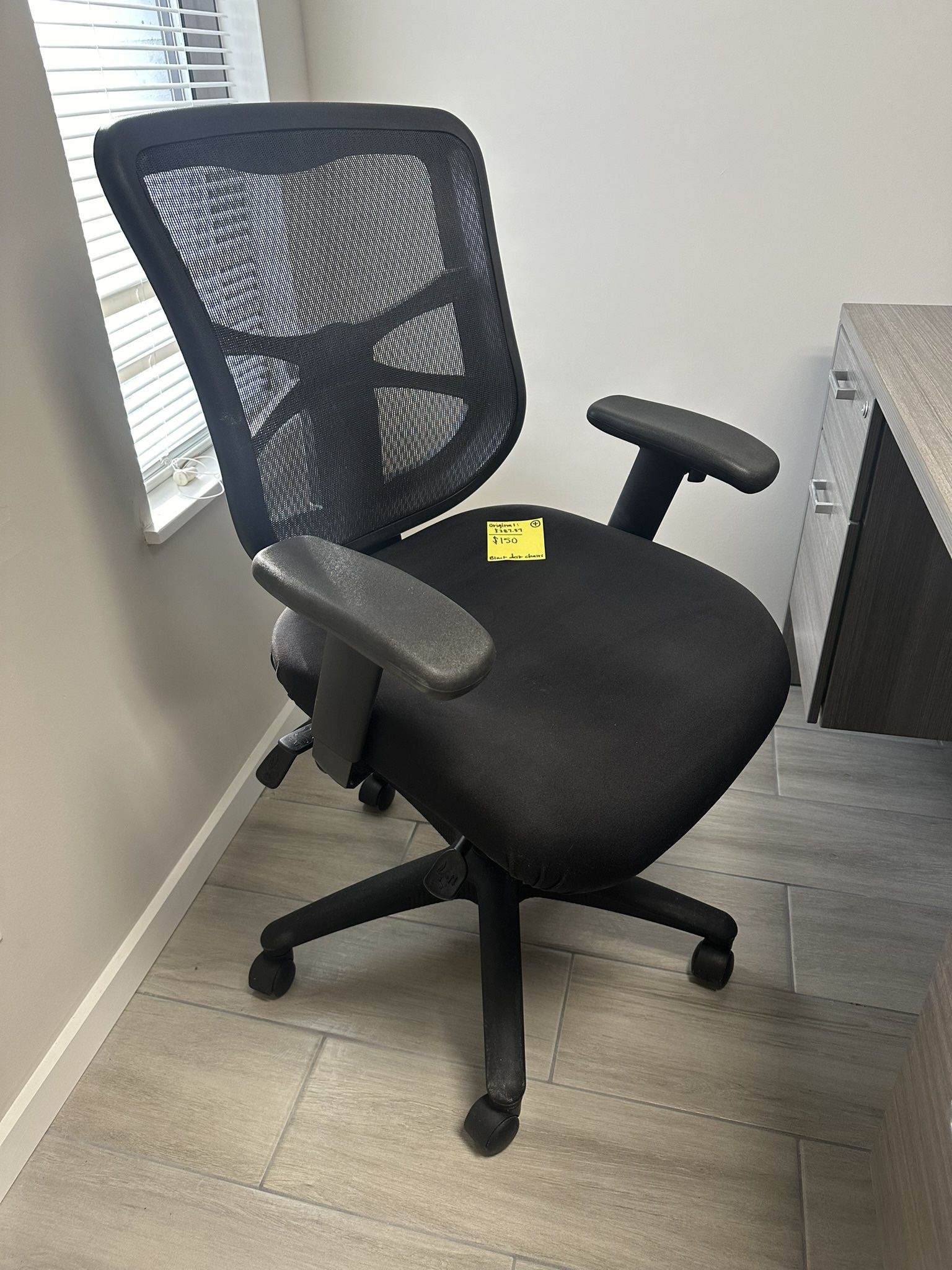 Black Adjustable Desk Chair