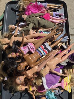 Brats, My Scene, G.I. Joe, Diva Starz And Barbie Dolls Also Furniture Cars, Horses And Etc !! READ DECRIPTION !!