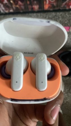 Skull candy ear buds