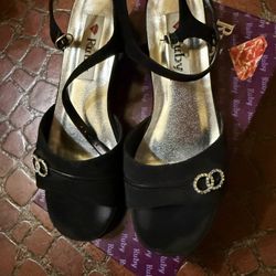 Women’s Size 7 1/2 . Small Heeled Sandals. Like New.