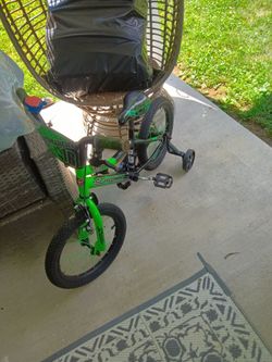 16 in little bike with training wheels