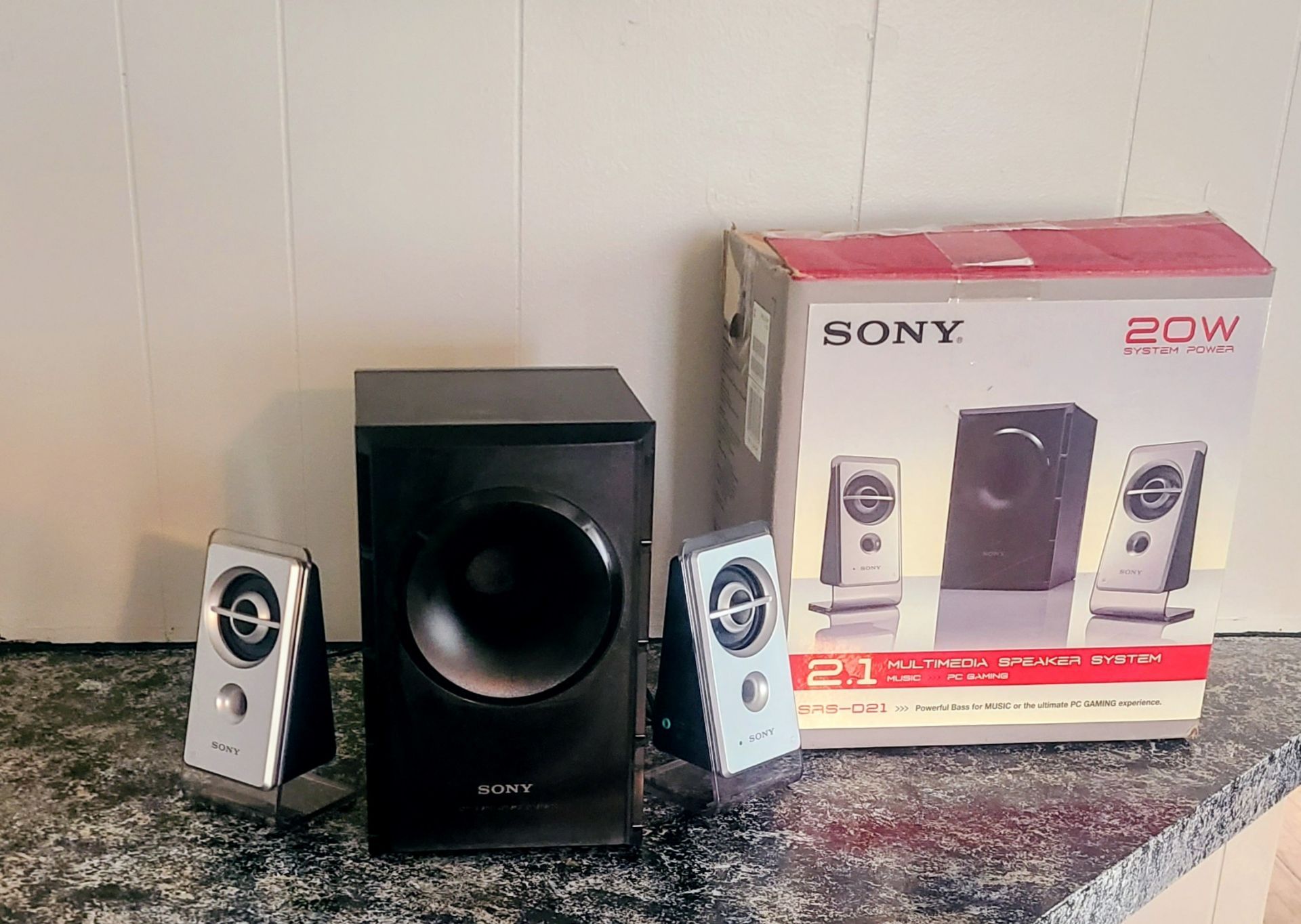 SONY 2.1 MultiMedia Speaker System w/Powered Subwoofer