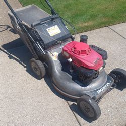 Honda HRC 216 Commercial Grade Lawn Mower