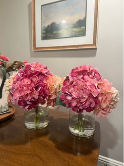 2 faux hydrangea vase arrangements