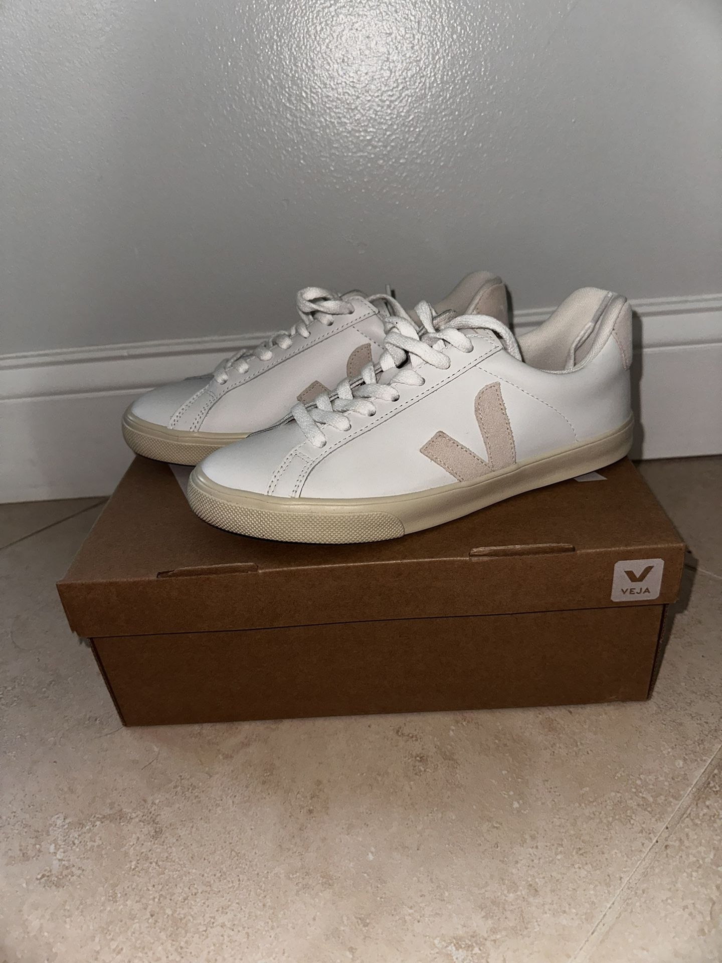 Esplar logo leather Women Shoe Size 6