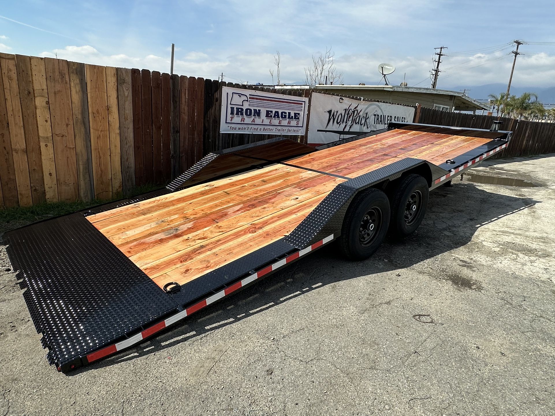 24x8.5 Power Tilt Trailer / Remolque