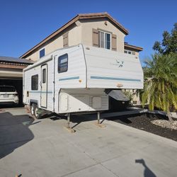 5th Wheel  Trailer 