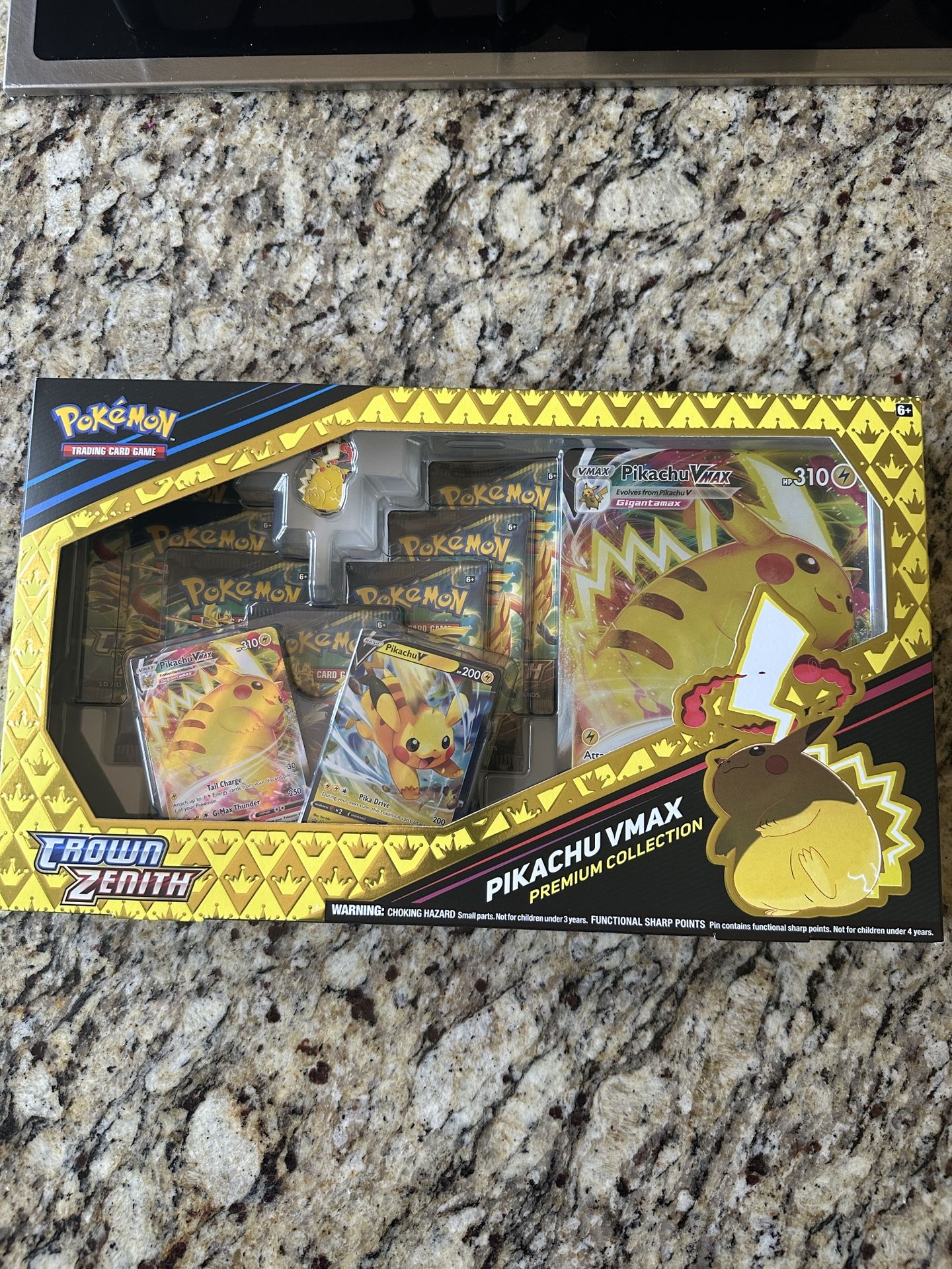 Pokémon Pikachu VMAX Premium Collection Box