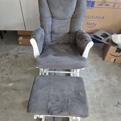 Nursery Rocker - LIKE NEW - Barely USED