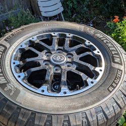 18" Toyota Tundra TRD 2024/2025 OEM Wheels and Tires