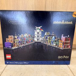 LEGO 76444- HARRY POTTER DIAGON ALLEY WIZARDING SHOPS 