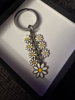 Coach enamel daisy flower keychain