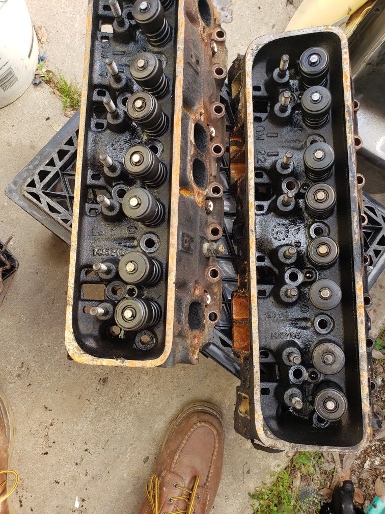 Chevy engine heads 350 heads only for Sale in Fullerton, CA OfferUp