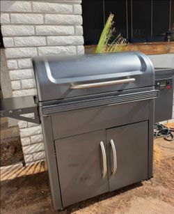 TRAEGER SILVERTON XL PELLET GRILL SMOKER USED WORKS GREAT